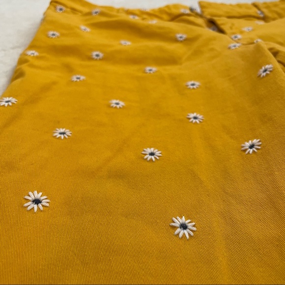 Daisy patterned yellow Old Navy Pixie Pants - Picture 5 of 6